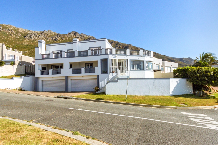 5 Bedroom Property for Sale in Mountainside Western Cape